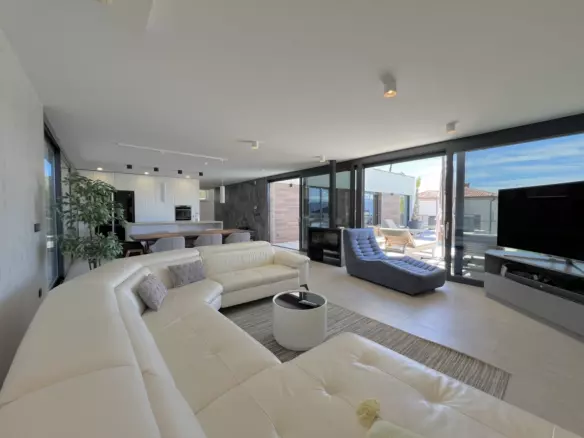 5-bedroom Villa In Linardići, Croatia (370 M²)