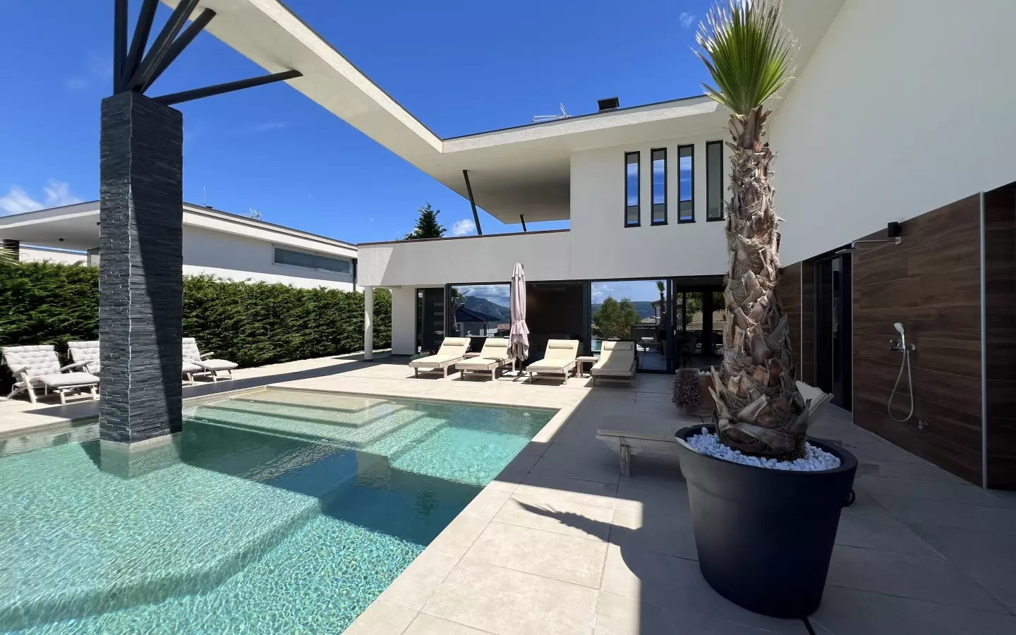 5-bedroom Villa In Linardići, Croatia (370 M²)