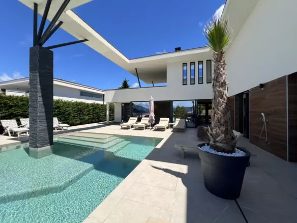 5-bedroom Villa In Linardići, Croatia (370 M²)