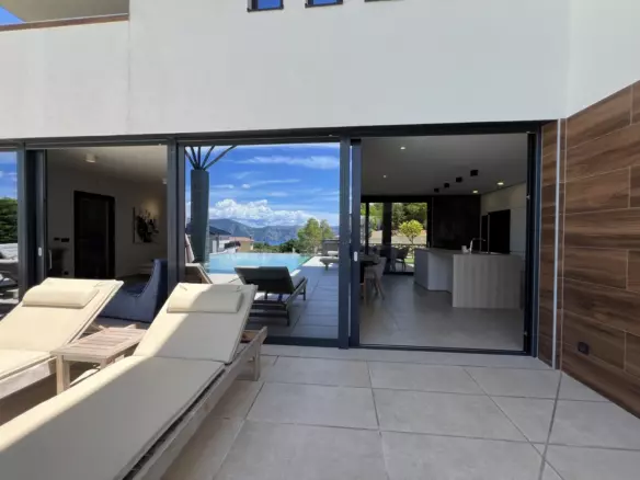 5-bedroom Villa In Linardići, Croatia (370 M²)