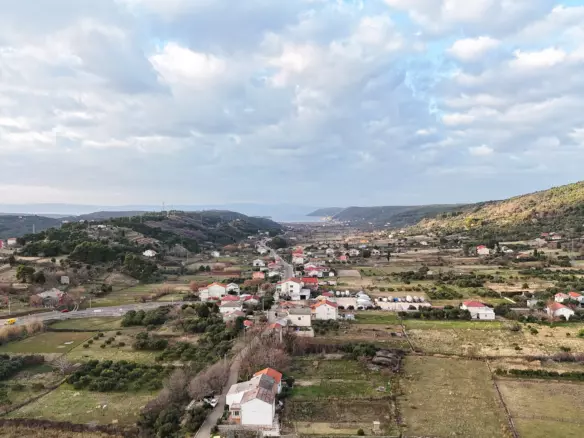 Land In Mundanije, Croatia (1.784 M²)