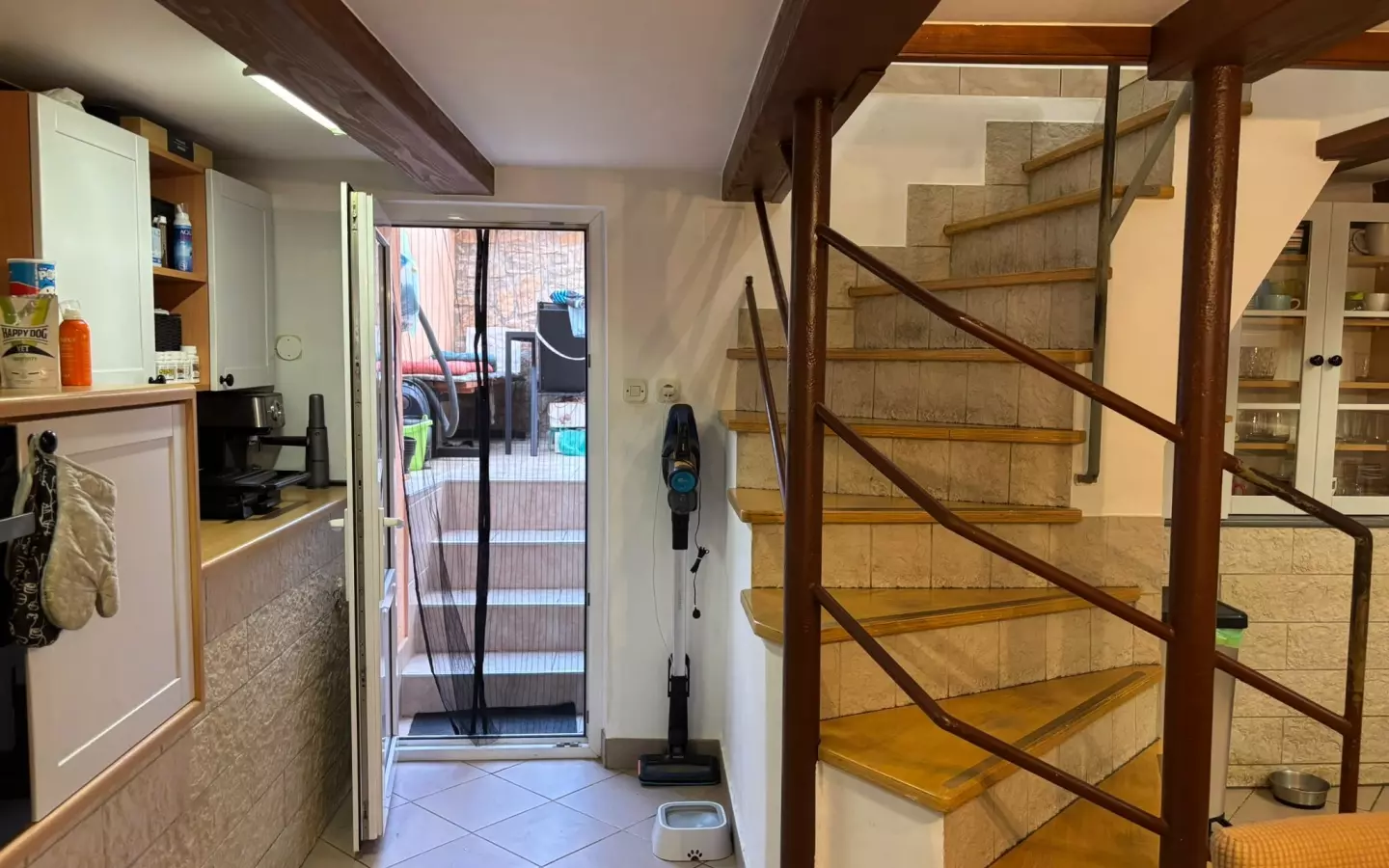 3-bedroom Apartment In Kaštanjer, Croatia (714 M²)
