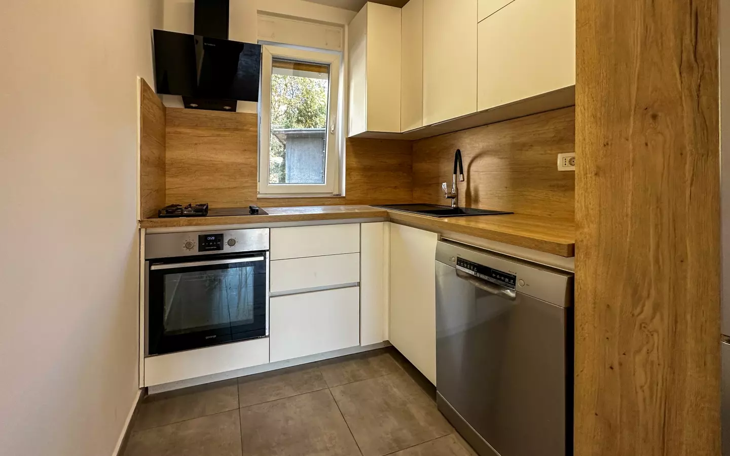 3-bedroom Apartment In Podmurvice, Croatia (86 M²)