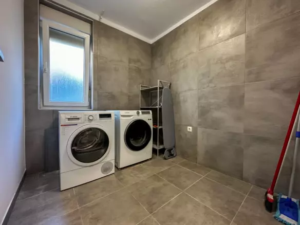 3-bedroom Apartment In Podmurvice, Croatia (86 M²)
