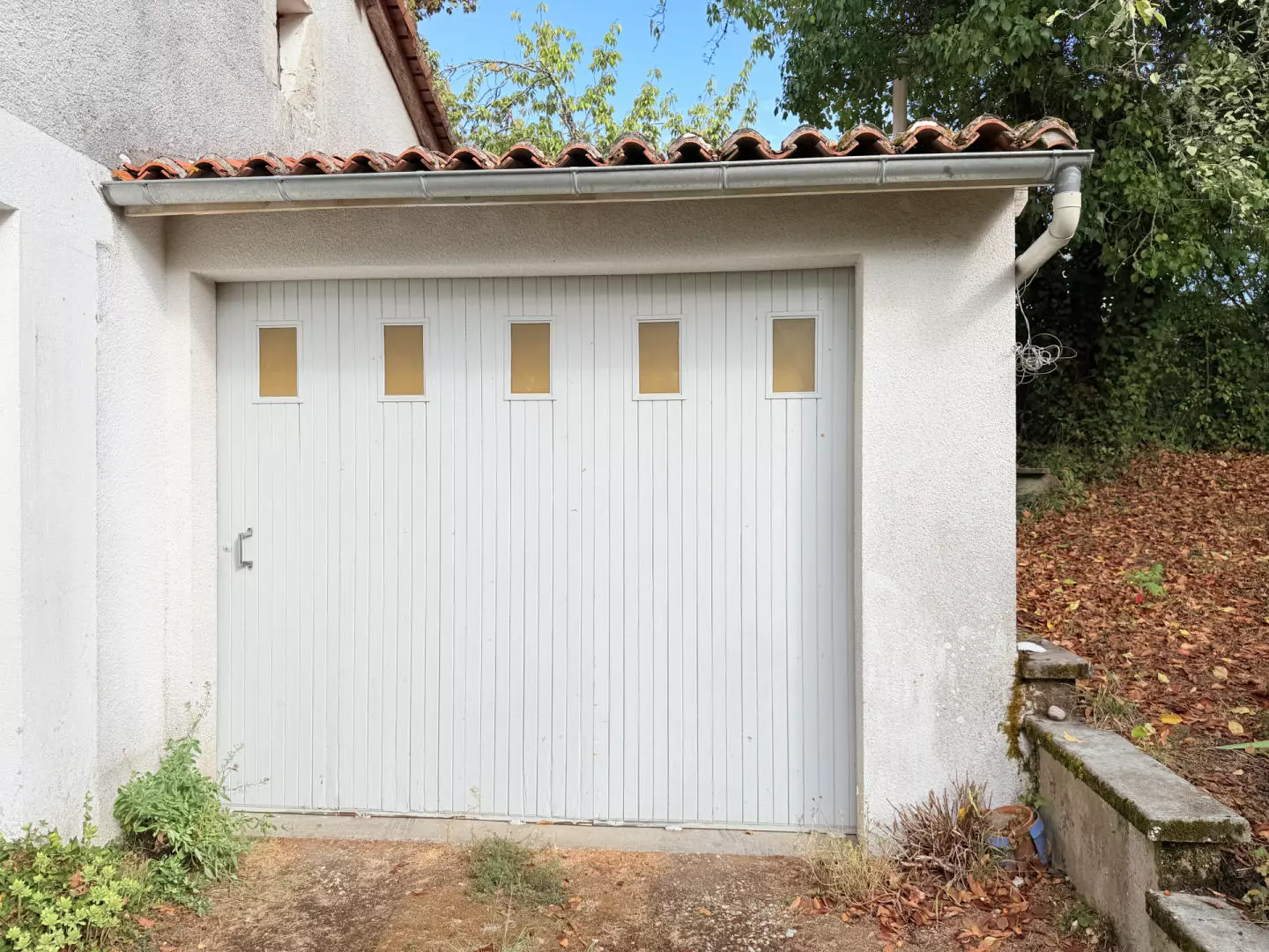 3-bedroom Village House In Rioux-martin, France (147 M²)