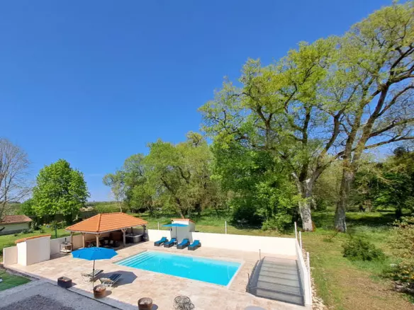 6-bedroom Maison De Maitre In Saint-fraigne, France (351 M²)