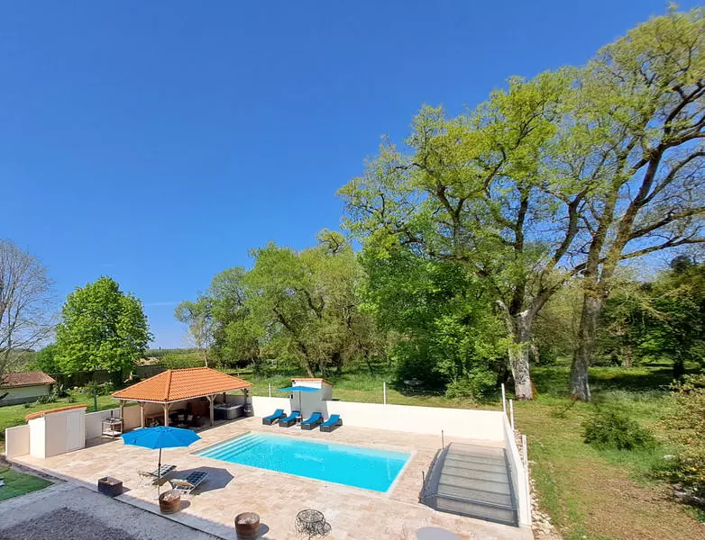 6-bedroom Maison De Maitre In Saint-fraigne, France (351 M²)