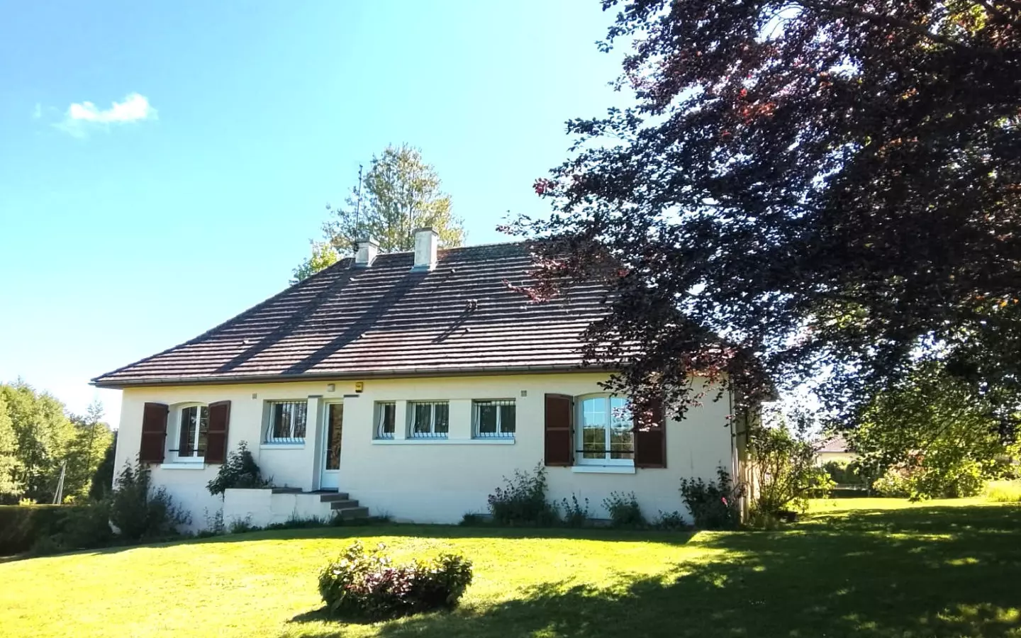 4-bedroom Country House In Nouic, France (117 M²)