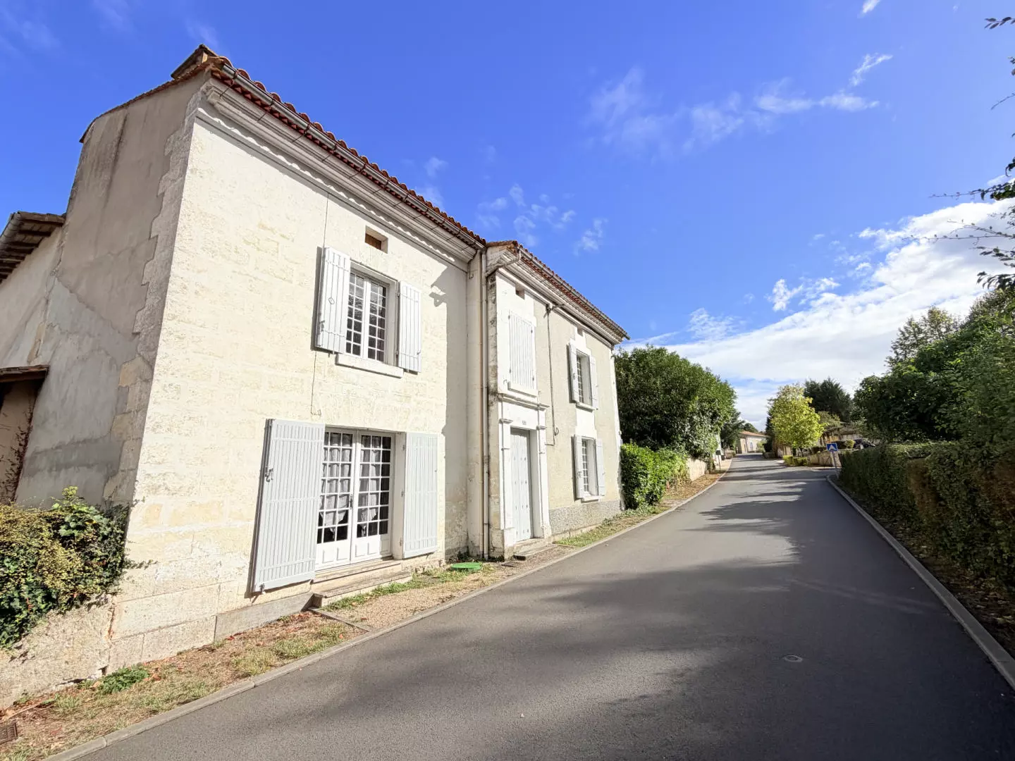 3-bedroom Village House In Rioux-martin, France (147 M²)