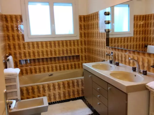 4-bedroom Country House In Nouic, France (117 M²)