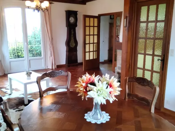 4-bedroom Country House In Nouic, France (117 M²)