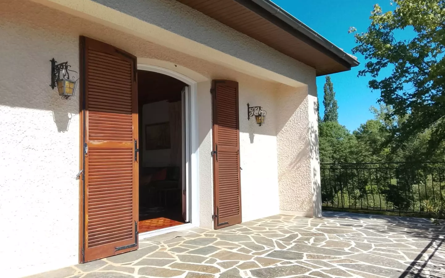 4-bedroom Country House In Nouic, France (117 M²)