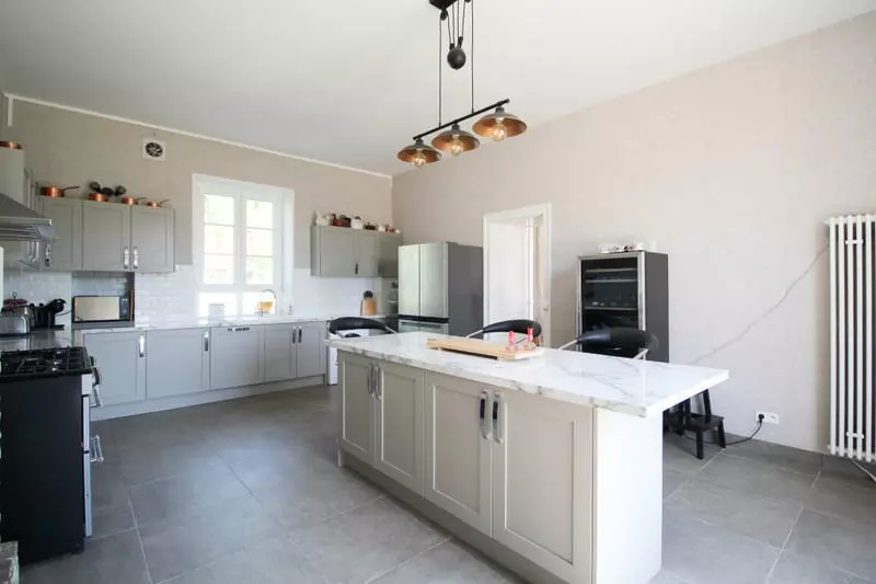 6-bedroom Maison De Maitre In Saint-fraigne, France (351 M²)