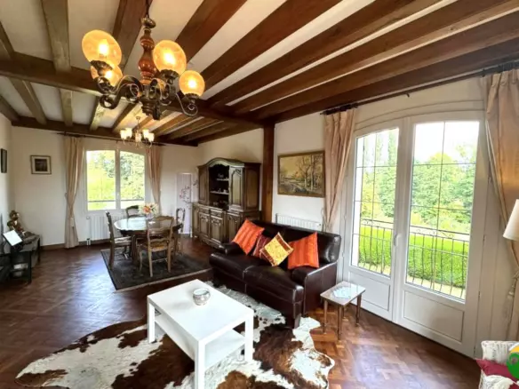 4-bedroom Country House In Nouic, France (117 M²)