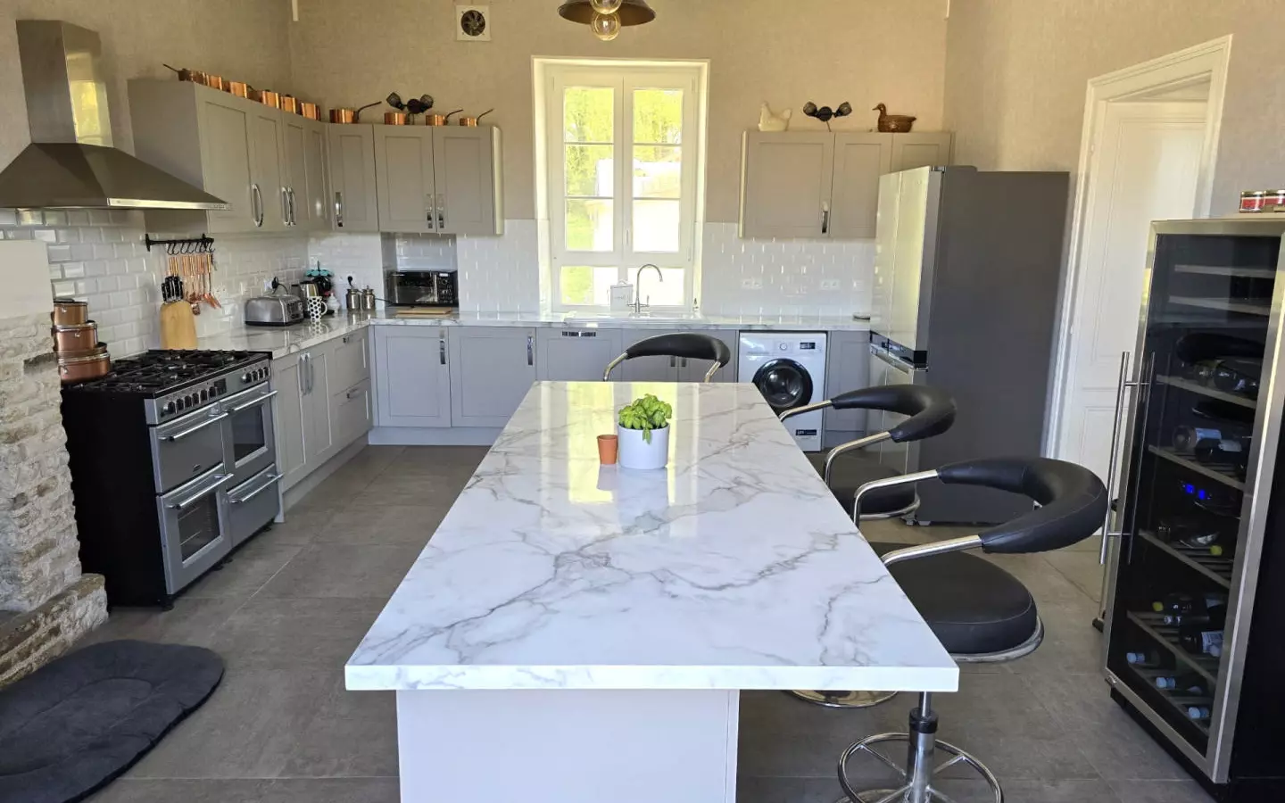 6-bedroom Maison De Maitre In Saint-fraigne, France (351 M²)