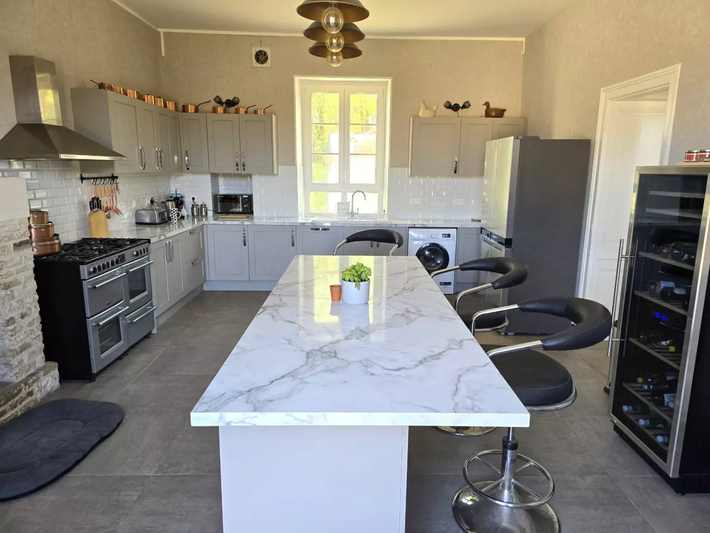 6-bedroom Maison De Maitre In Saint-fraigne, France (351 M²)