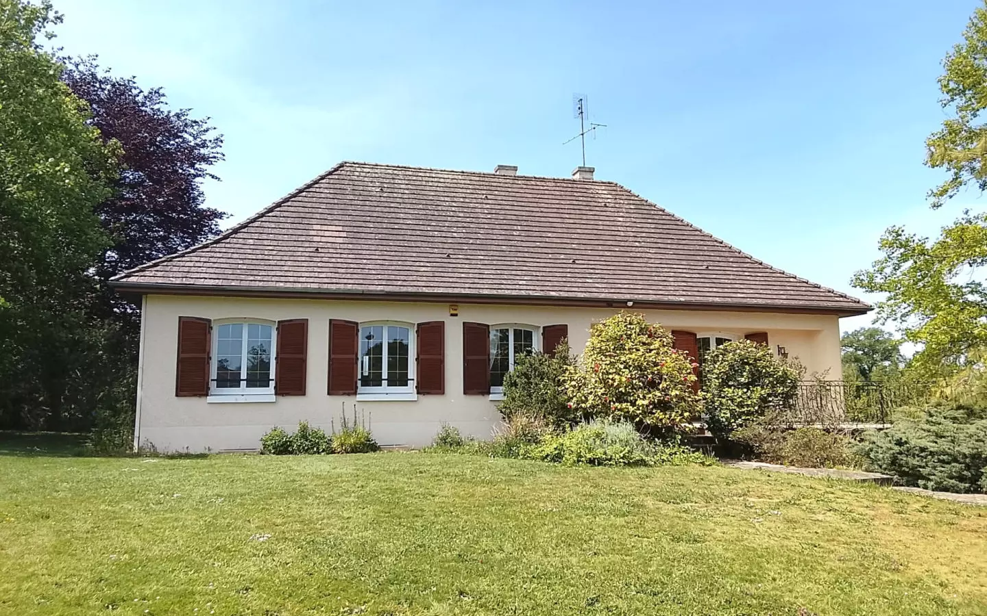 4-bedroom Country House In Nouic, France (117 M²)