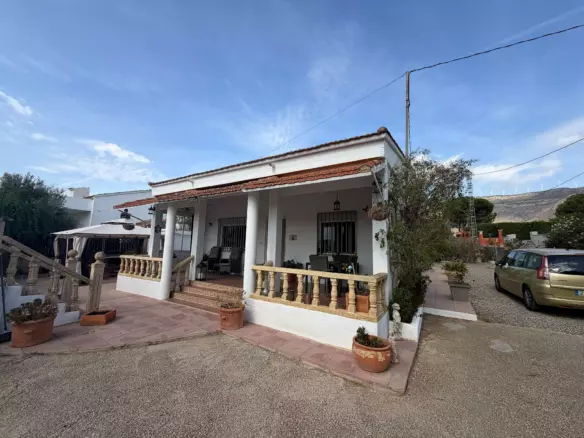 3-bedroom Detached Villa In Caudete, Spain (180 M²)