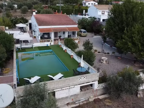 3-bedroom Detached Villa In Caudete, Spain (180 M²)