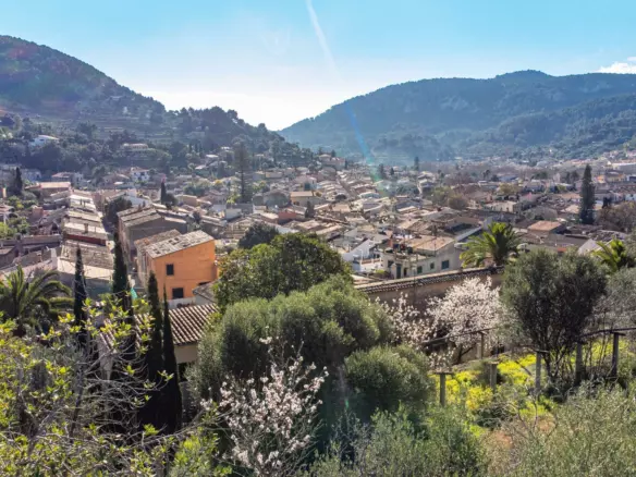 Property In Esporles, Spain (1.622 M² Plot)