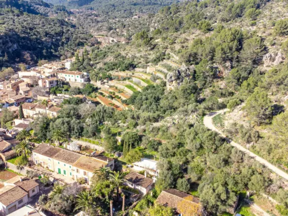 Property In Esporles, Spain (1.622 M² Plot)