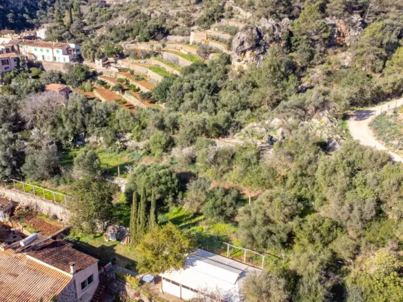 Property In Esporles, Spain (1.622 M² Plot)