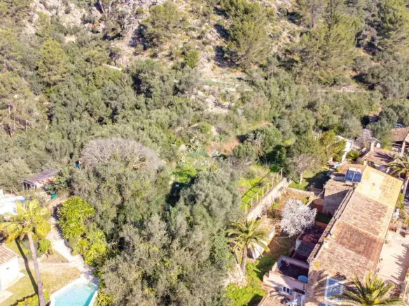 Property In Esporles, Spain (1.622 M² Plot)
