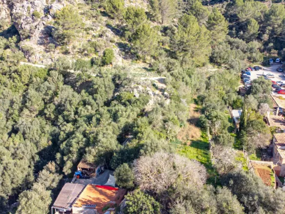 Property In Esporles, Spain (1.622 M² Plot)