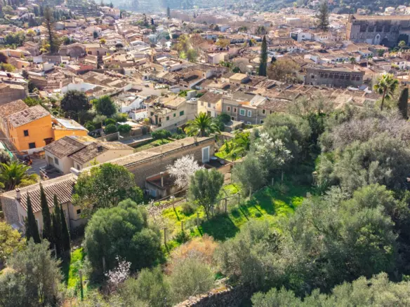 Property In Esporles, Spain (1.622 M² Plot)