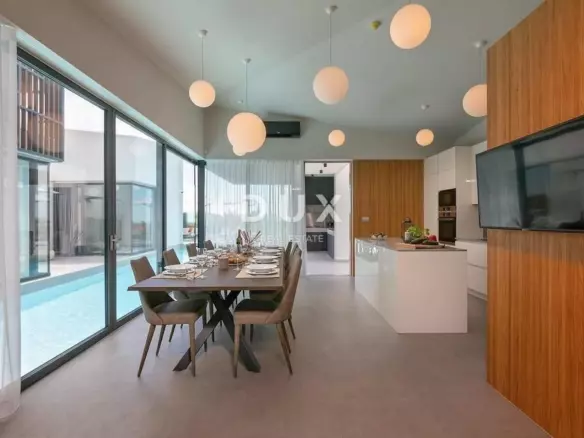 4-bedroom Villa In Poreč, Croatia (280 M²)