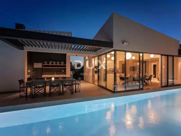 4-bedroom Villa In Poreč, Croatia (280 M²)