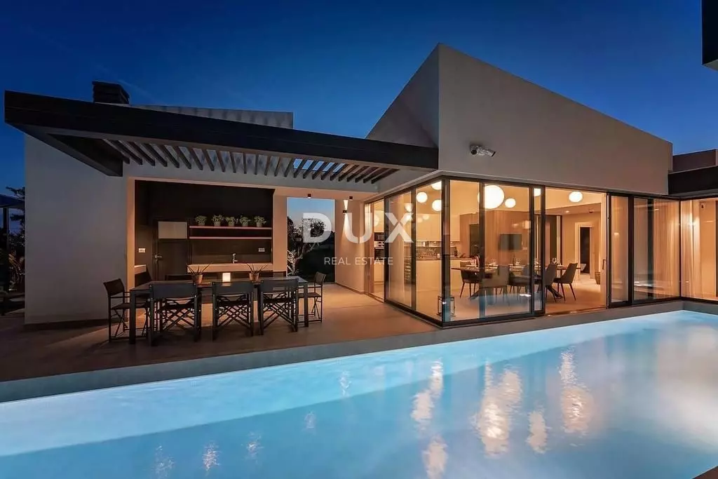 4-bedroom Villa In Poreč, Croatia (280 M²)