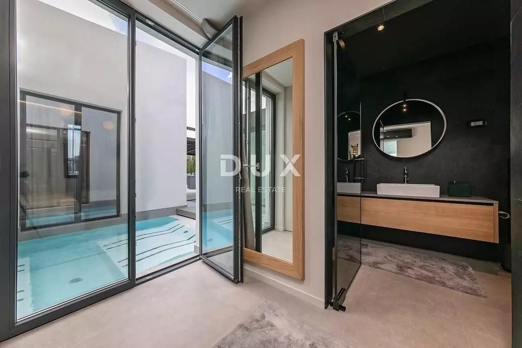 4-bedroom Villa In Poreč, Croatia (280 M²)