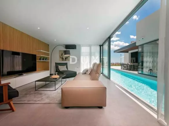 4-bedroom Villa In Poreč, Croatia (280 M²)