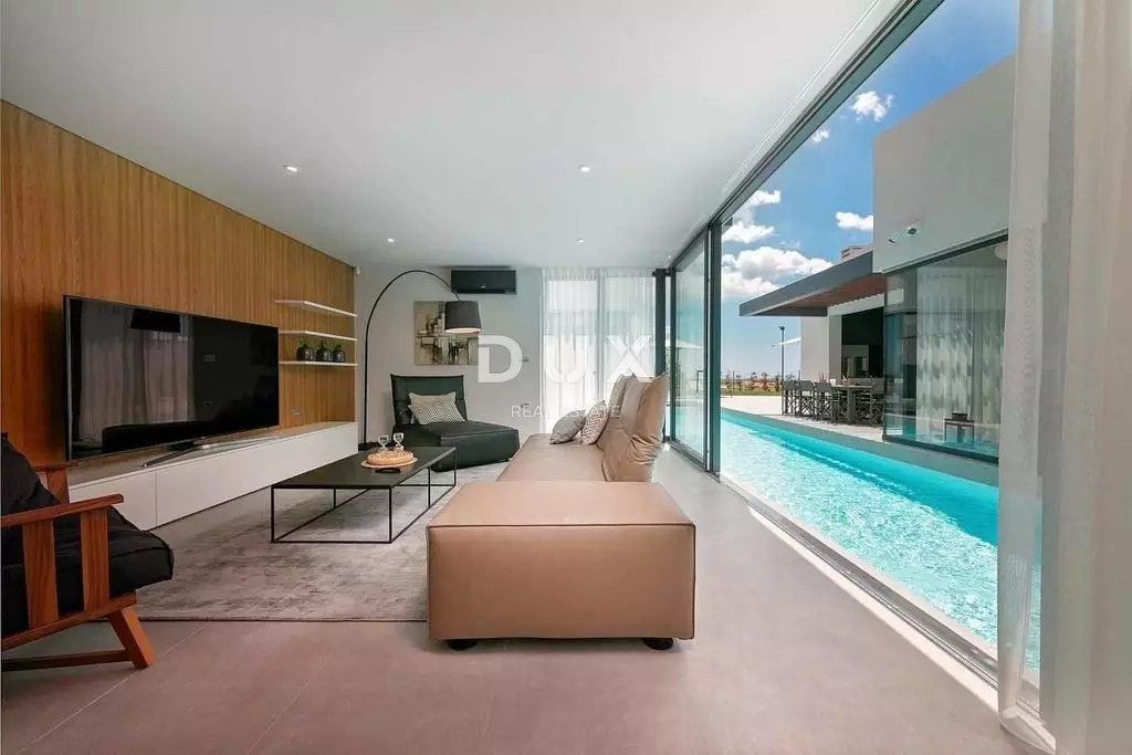 4-bedroom Villa In Poreč, Croatia (280 M²)