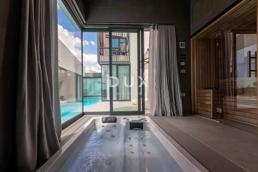 4-bedroom Villa In Poreč, Croatia (280 M²)