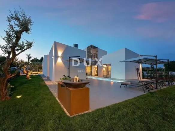 4-bedroom Villa In Poreč, Croatia (280 M²)