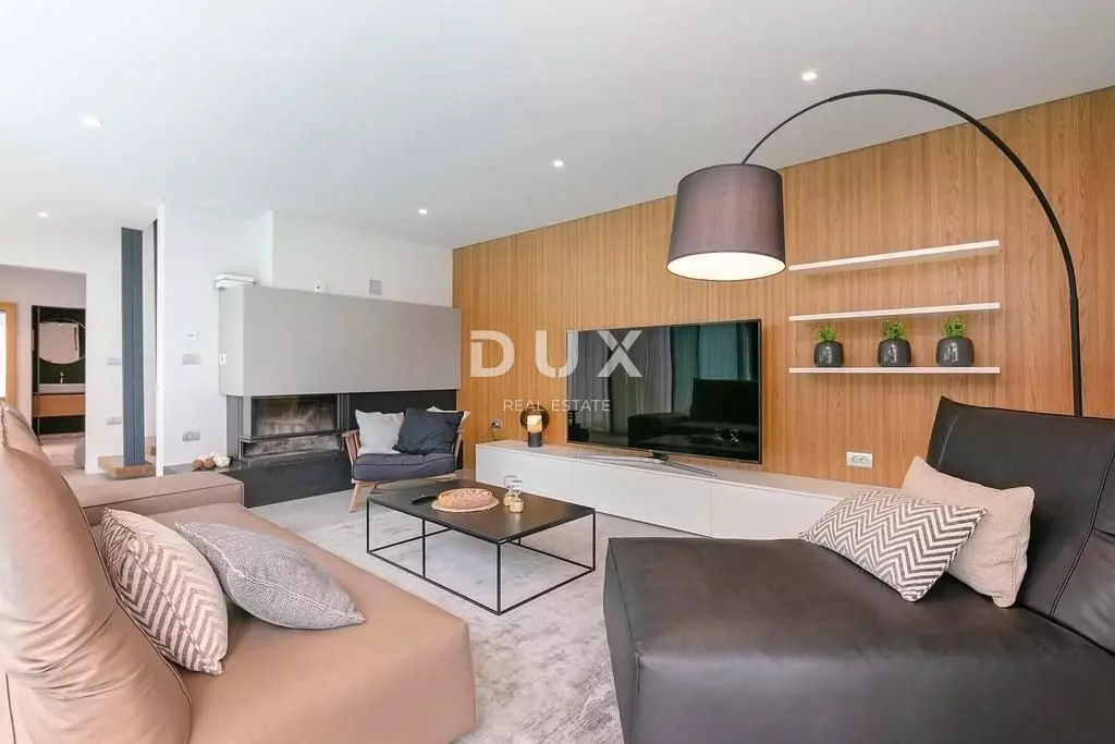 4-bedroom Villa In Poreč, Croatia (280 M²)