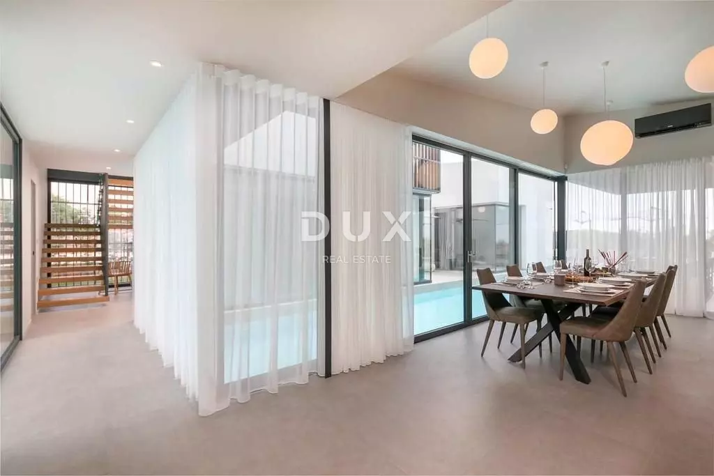 4-bedroom Villa In Poreč, Croatia (280 M²)