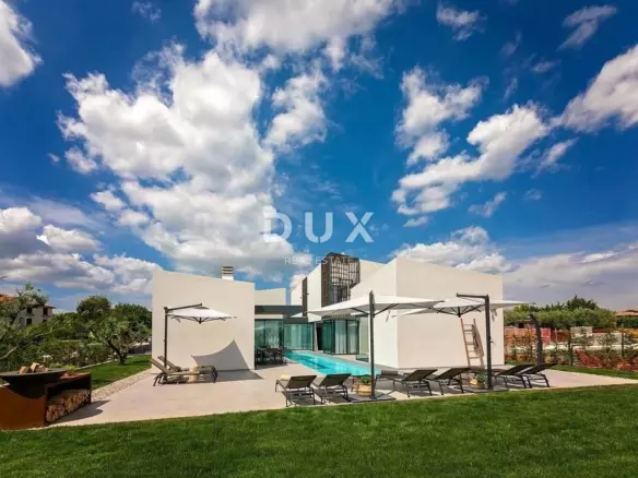4-bedroom Villa In Poreč, Croatia (280 M²)