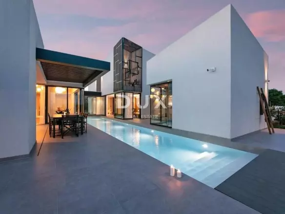 4-bedroom Villa In Poreč, Croatia (280 M²)
