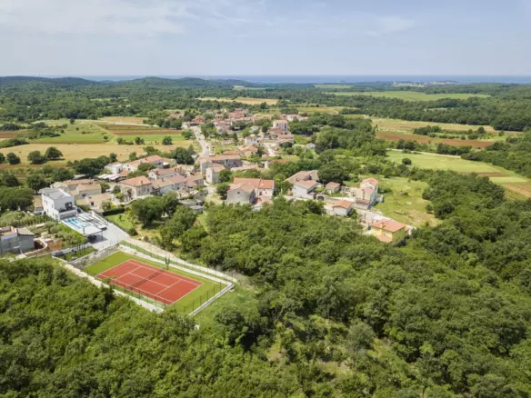 4-bedroom Villa In Flengi, Croatia (203 M²)