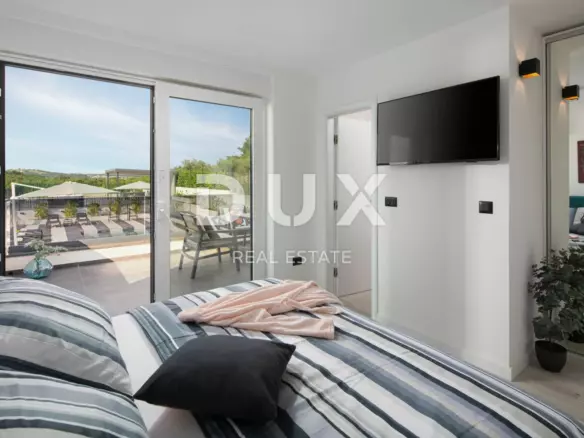 4-bedroom Villa In Flengi, Croatia (203 M²)