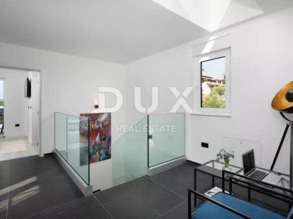 4-bedroom Villa In Flengi, Croatia (203 M²)
