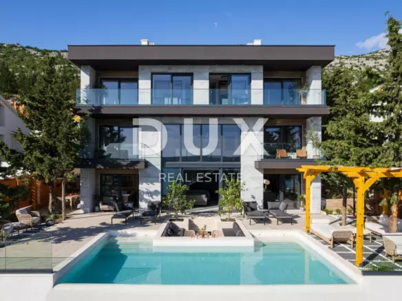 6-bedroom Villa In Starigrad, Croatia (250 M²)