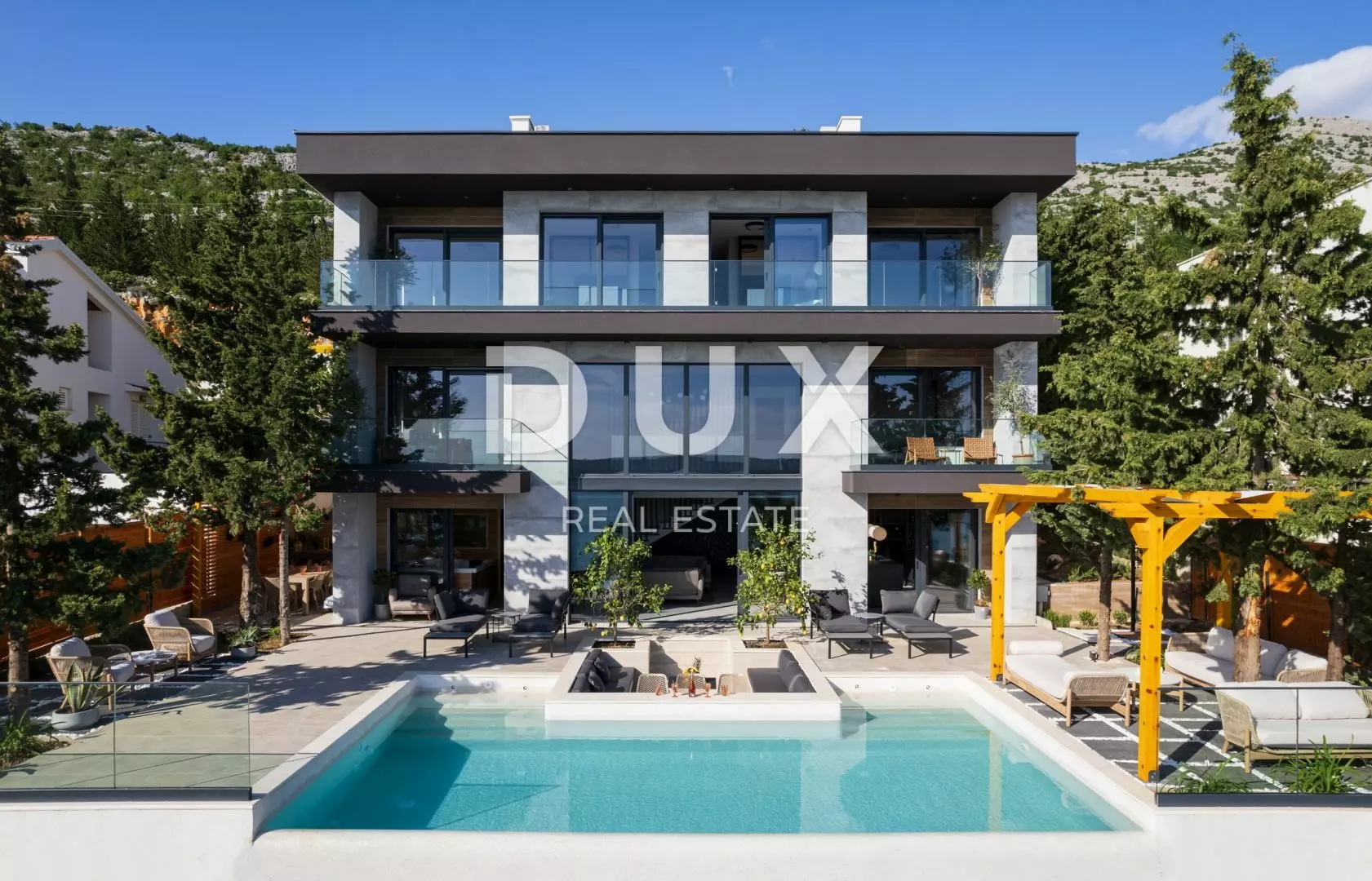 6-bedroom Villa In Starigrad, Croatia (250 M²)