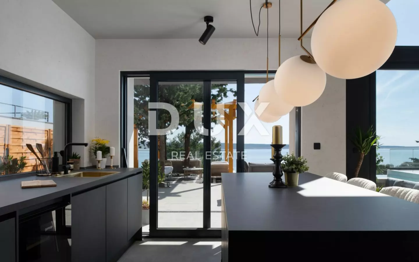 6-bedroom Villa In Starigrad, Croatia (250 M²)