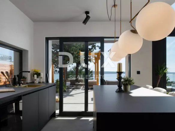 6-bedroom Villa In Starigrad, Croatia (250 M²)
