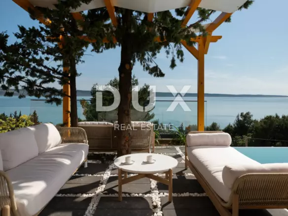 6-bedroom Villa In Starigrad, Croatia (250 M²)