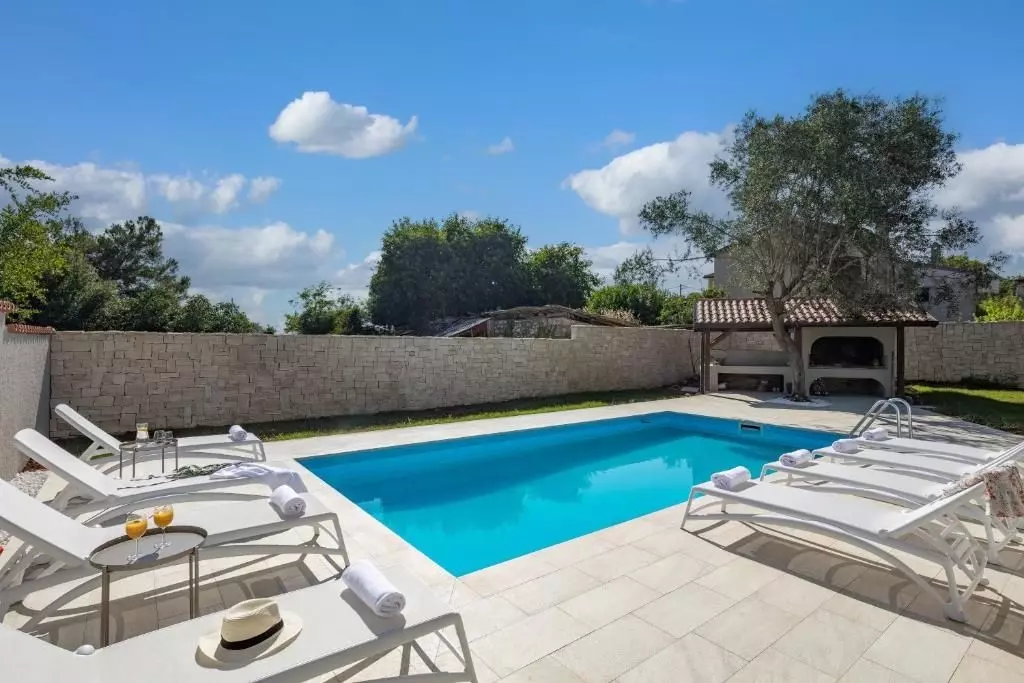 4-bedroom Villa In Brtonigla, Croatia (165 M²)